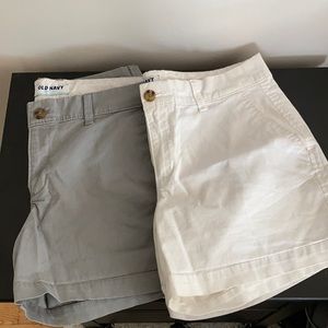 2 Pack Size 8 Old Navy 5” Shorts in Grey and White